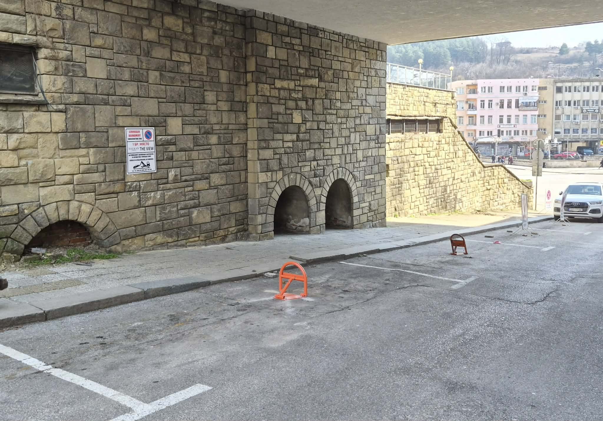 Parking tunnel entrance